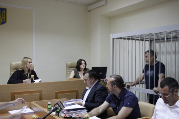 НОВОСТИ УКРАИНЫ: В Печерском суде продолжается кривосудие над Денисюком